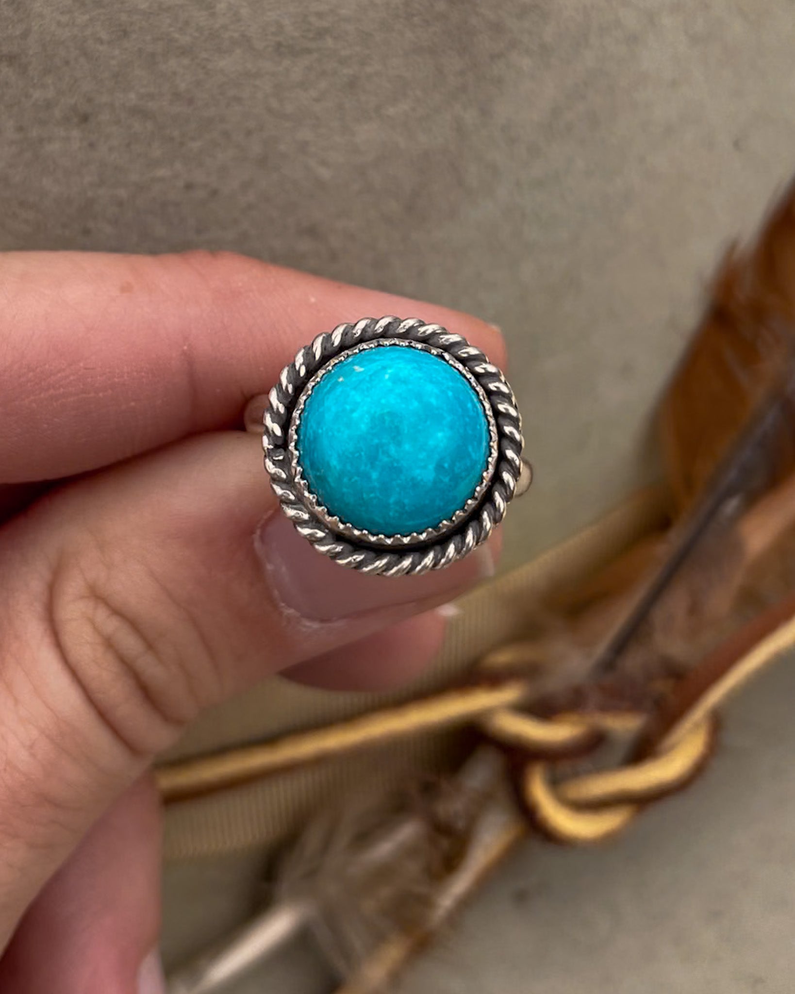 round kingman turquoise ring with twist rope border on silver halfround band