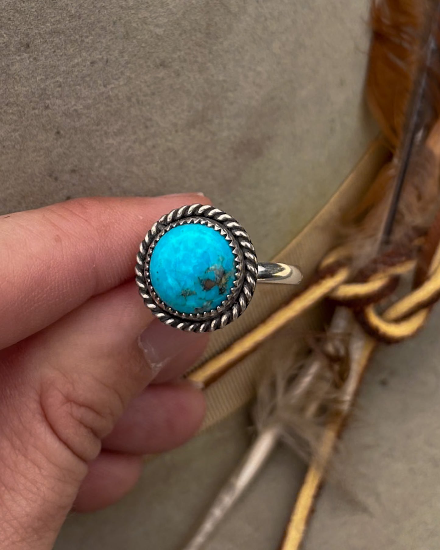 round kingman turquoise ring with twist rope border on silver halfround band