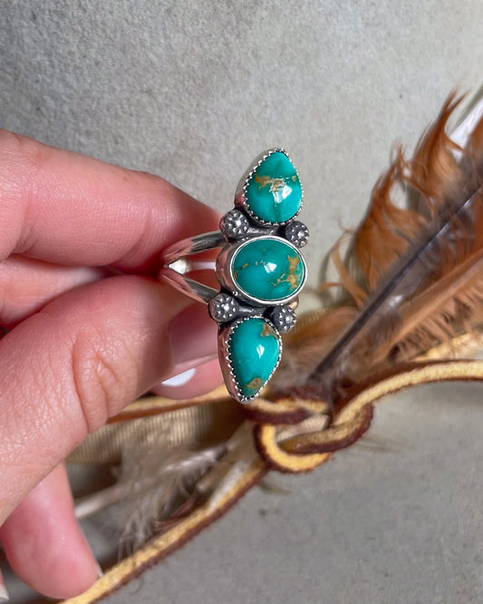 green turquoise ring with flower accents on split shank