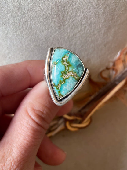 one of a kind sonoran gold modern turquoise ring with smooth bezel and border on two sides